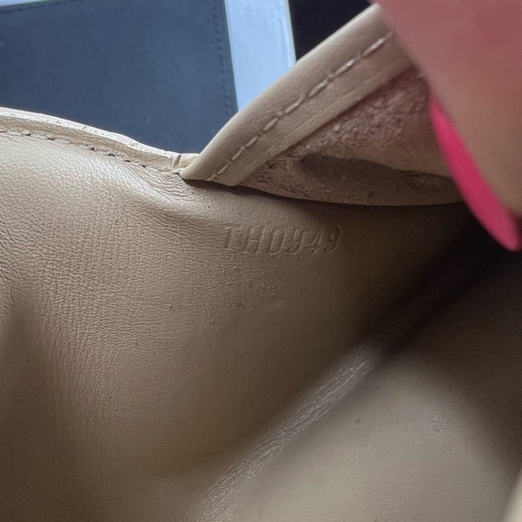 Authentic Louis Vuitton Vernis Crossbody Wallet - Picture 13 of 14